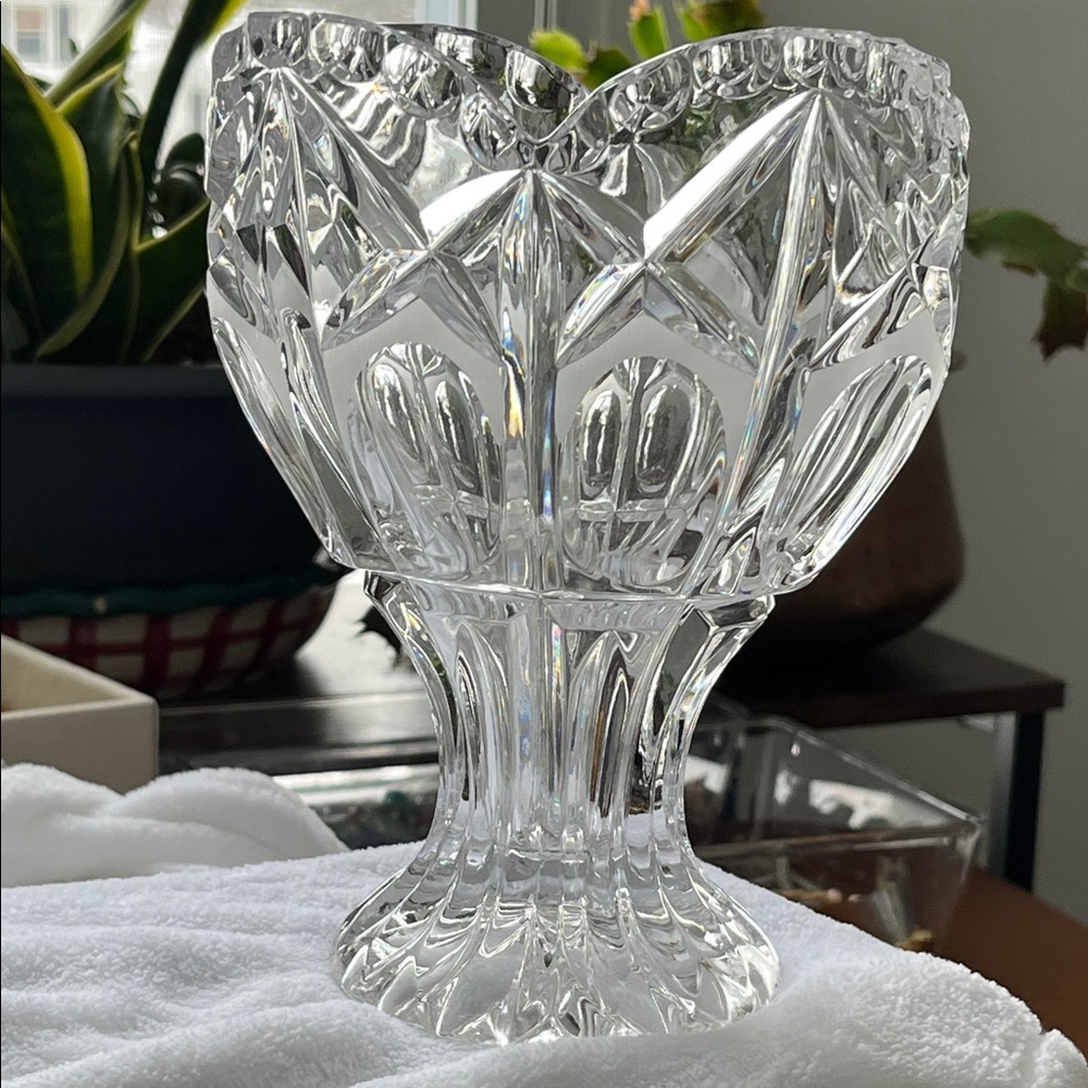 Elegant Clear Crystal Vase